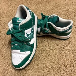 NIKE Women's Dunk Low
